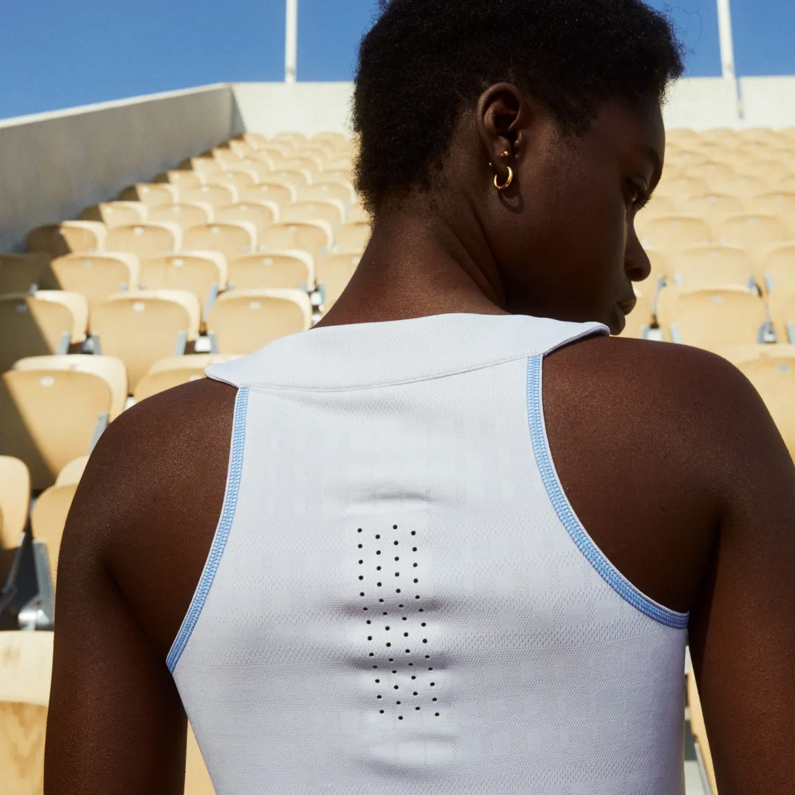 dbardeur_femme_lacoste_pour_rolandgarros__blanc_3.webp Roland-Garros Tenue De Tennis Femmes | Tenues De Tennis Femmes-Débardeur femme Lacoste pour - Blanc