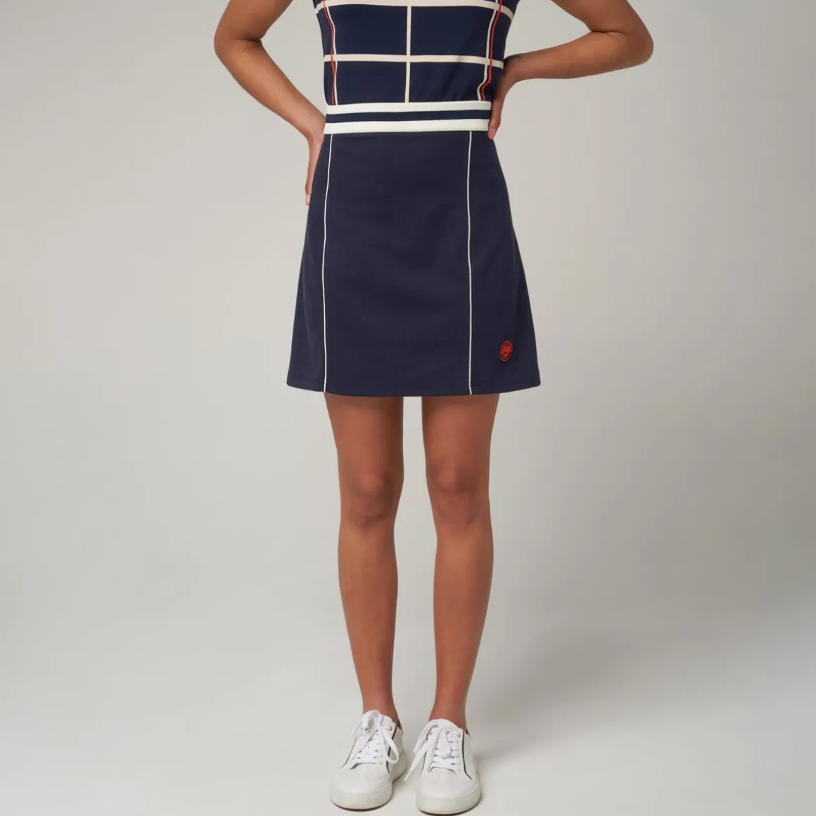 jupe_hritage_rolandgarros__bleu_marine_2.webp Roland-Garros Jupes, Robes & Pantalons-Jupe héritage - bleu marine