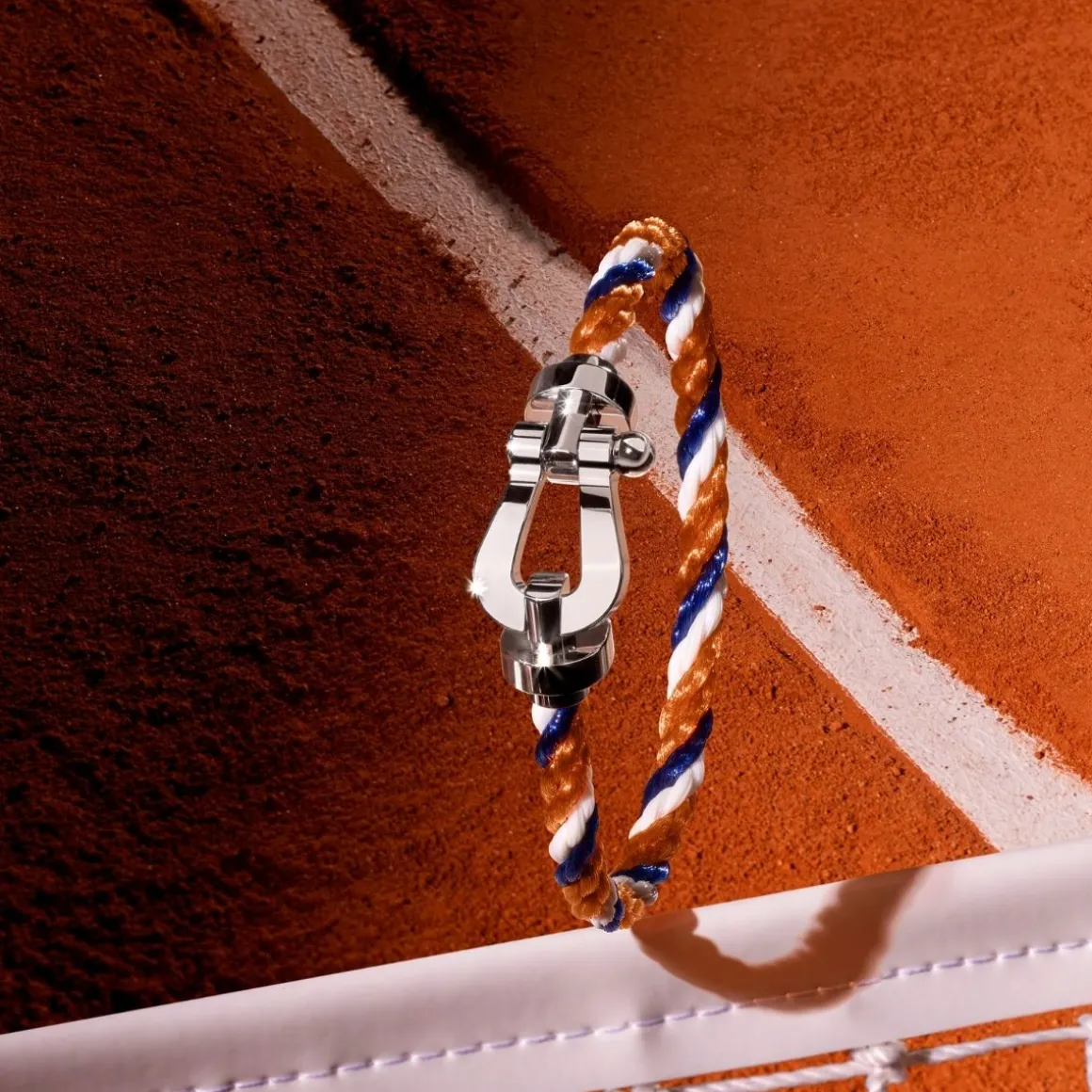 manille_force__fred_pour_rolandgarros__grand_modle_or_blanc_e_et_un_grenat_mandarin_2.webp Roland-Garros Bracelets | Bracelets-Manille Force 10 Fred pour - Grand modèle or blanc 750/1000e et un grenat mandarin