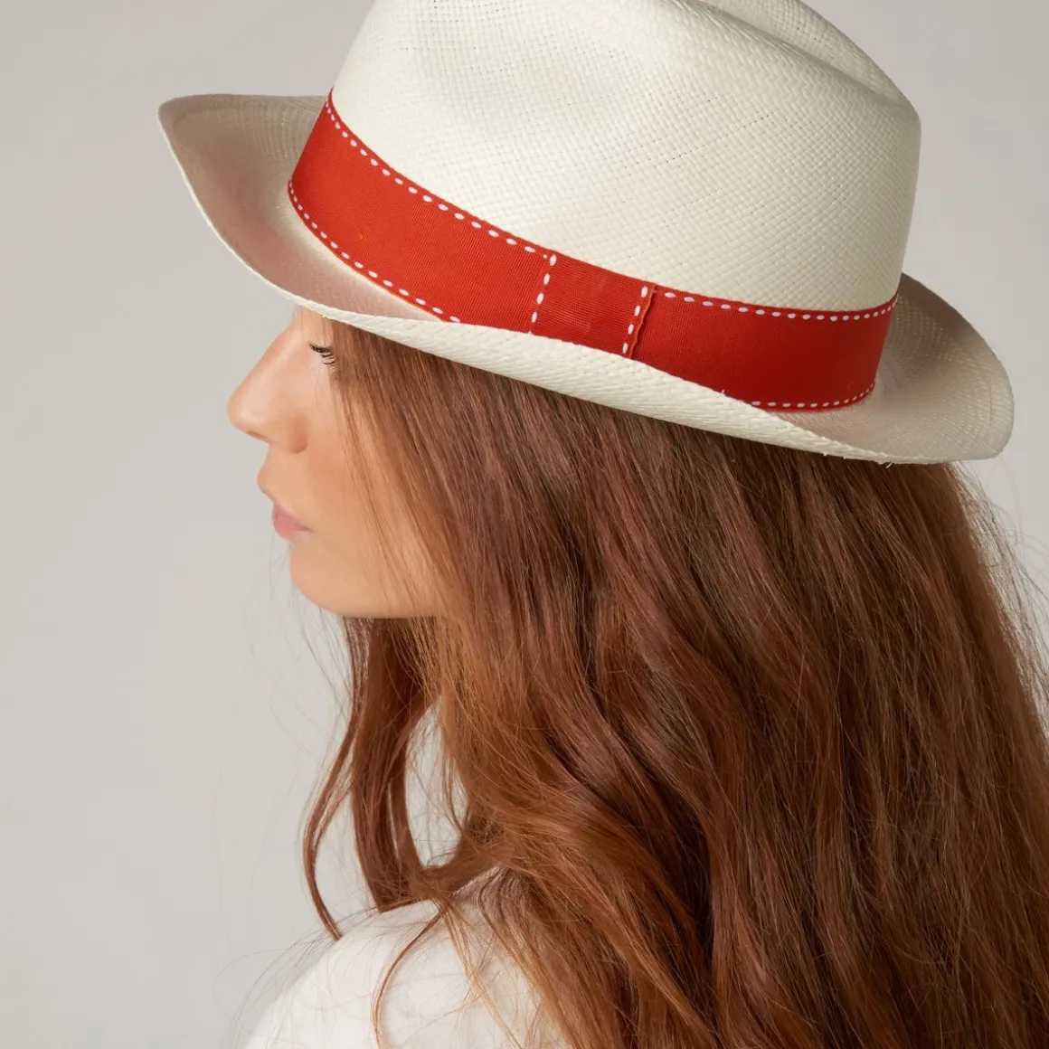 panama_vritable_ruban_avec_coutures_apparentes__ivoire_et_terre_battue_2.webp Roland-Garros Casquettes & Chapeaux-Panama véritable ruban avec coutures apparentes - Ivoire et terre battue