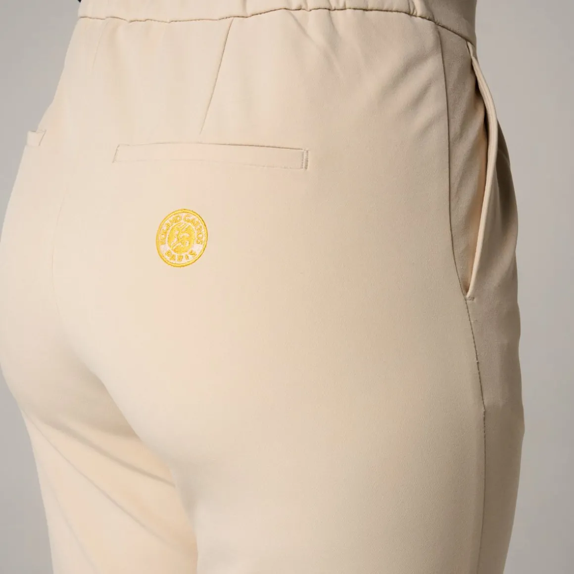 pantalon_heritage_femme_rolandgarros__ecru_2.webp Roland-Garros Jupes, Robes & Pantalons-Pantalon Heritage femme - Ecru