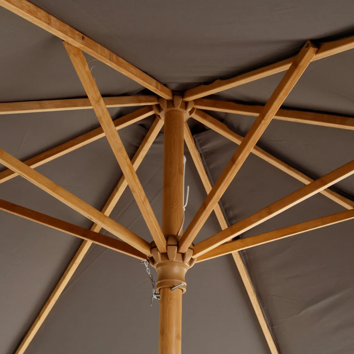 parasol_hespride_pour_rolandgarros__gris_4.webp Roland-Garros Mobilier-Parasol Hespéride pour - Gris
