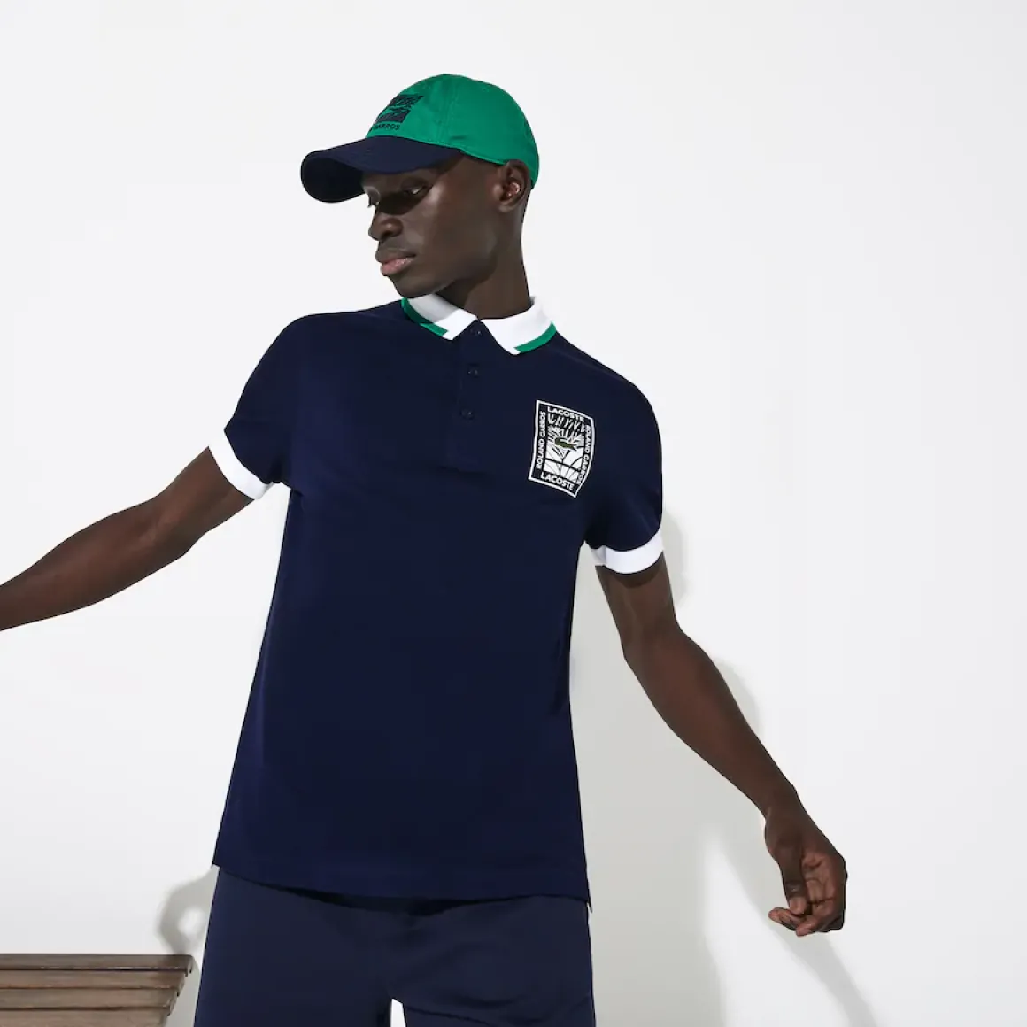 polo_lacoste_x_rolandgarros_en_coton__motif_vgtal__bleu_marine_2.webp Roland-Garros Polos-Polo Lacoste x en coton à motif végétal - Bleu marine