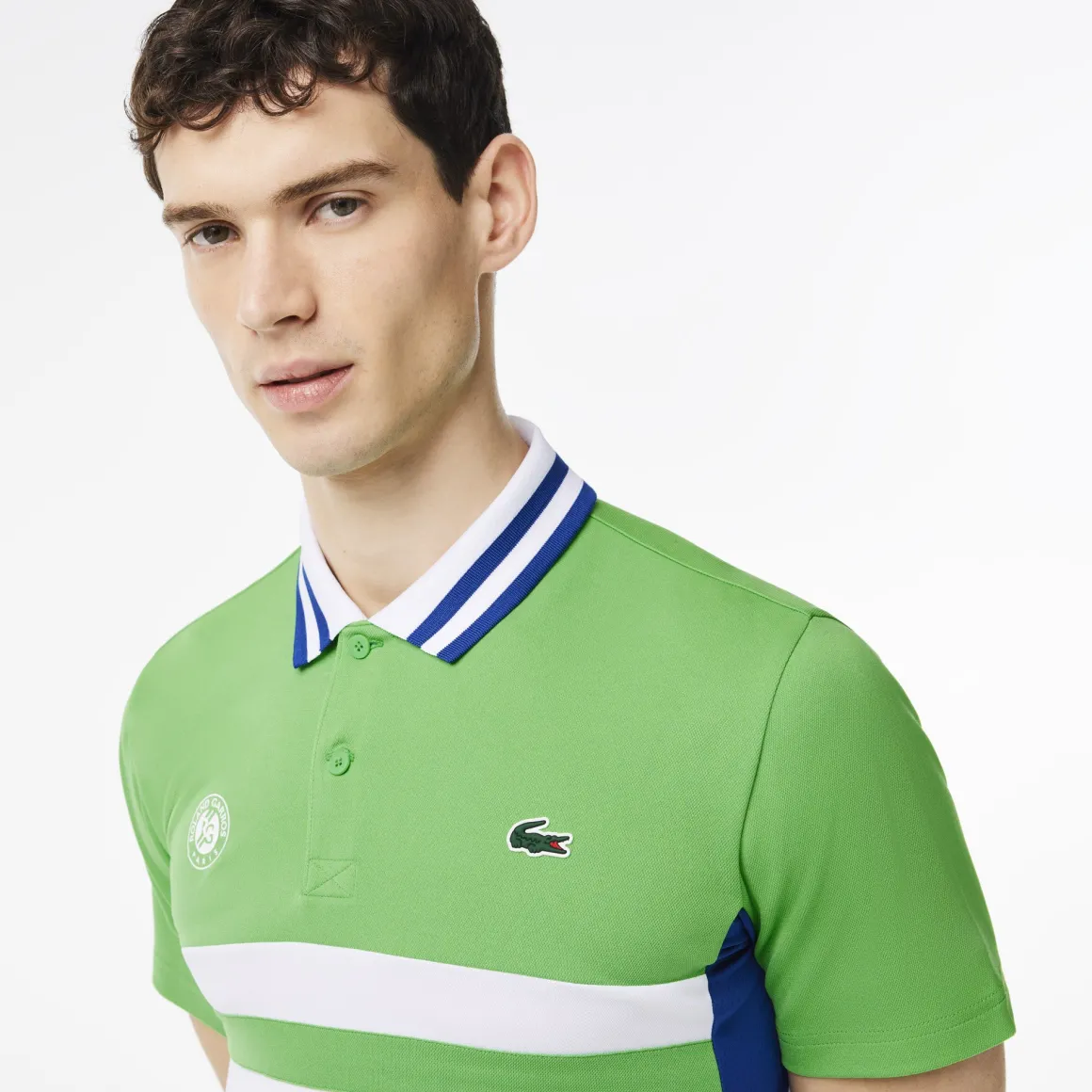 polo_performance_homme_lacoste_x_rolandgarros__vert_2.webp Roland-Garros Tenues De Tennis Hommes | Tenues De Tennis Hommes-Polo Performance homme Lacoste x - Vert