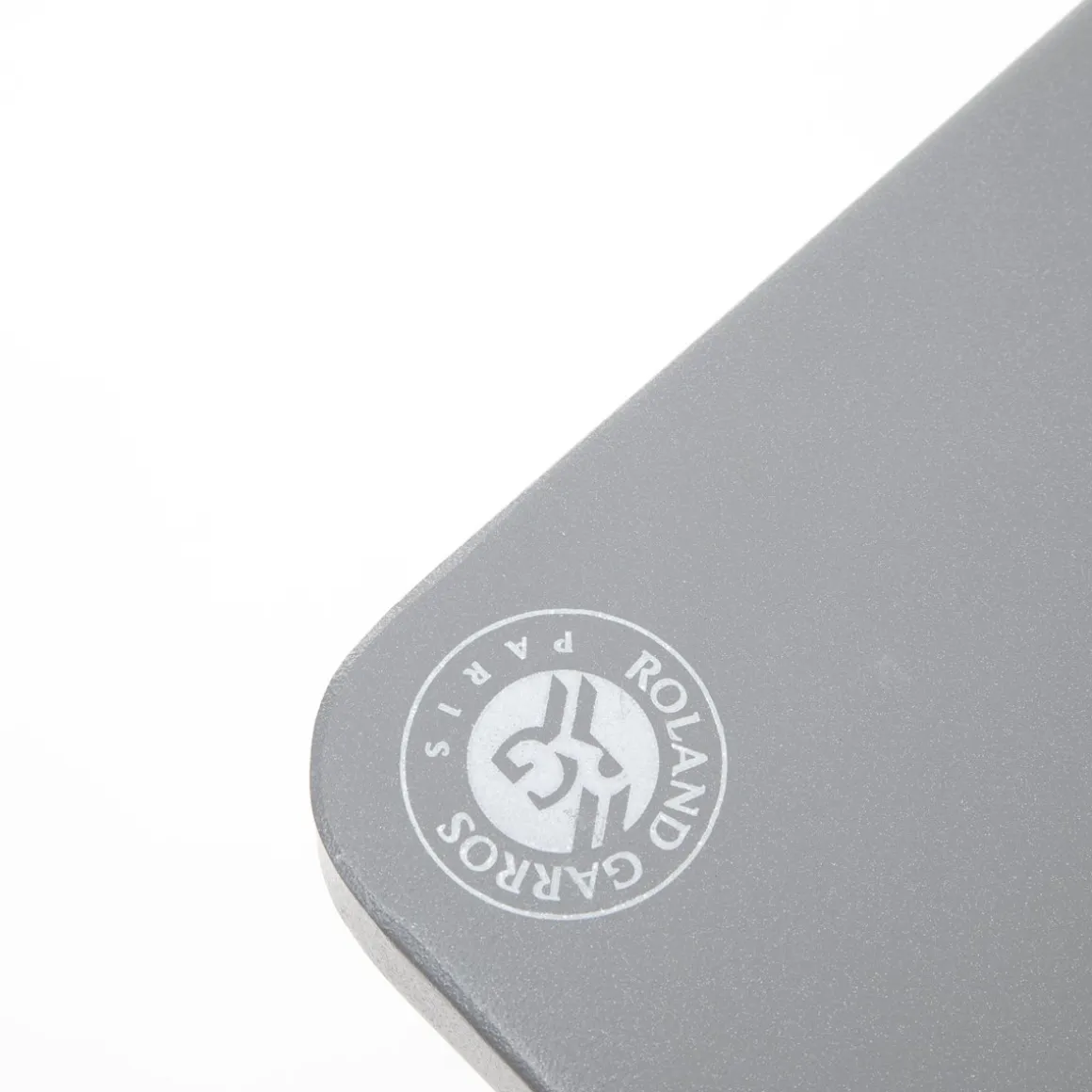table_hespride_pour_rolandgarros__gris_2.webp Roland-Garros Mobilier-Table Hespéride pour - Gris