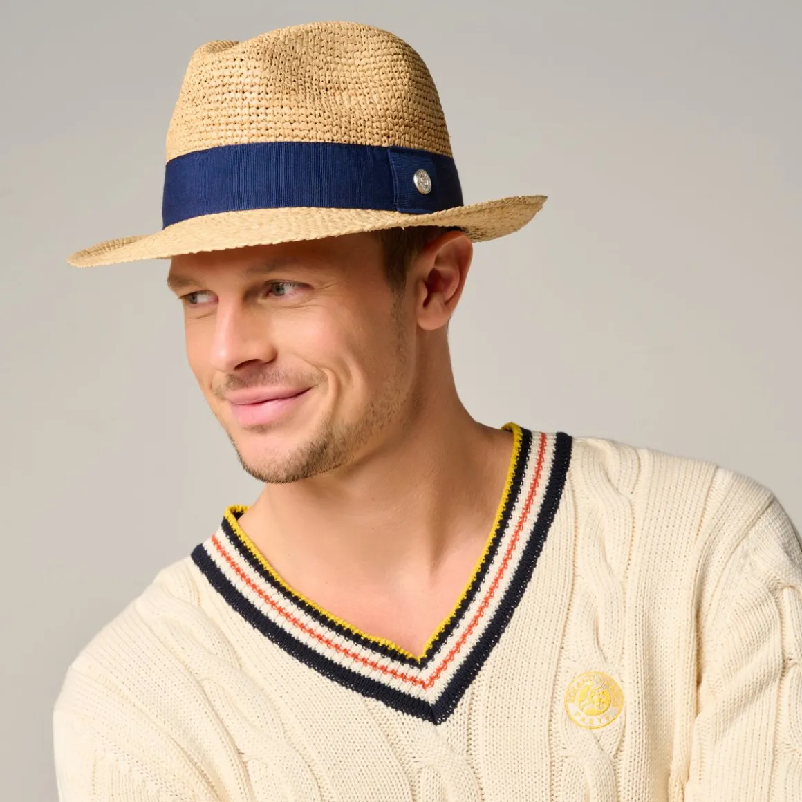 trilby_en_raffia_rolandgarros__marine_2.webp Roland-Garros Casquettes & Chapeaux | Casquettes & Chapeaux-Trilby en Raffia - Marine