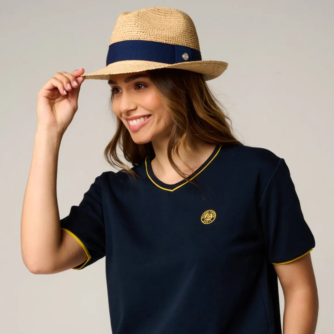trilby_en_raffia_rolandgarros__marine_3.webp Roland-Garros Casquettes & Chapeaux | Casquettes & Chapeaux-Trilby en Raffia - Marine
