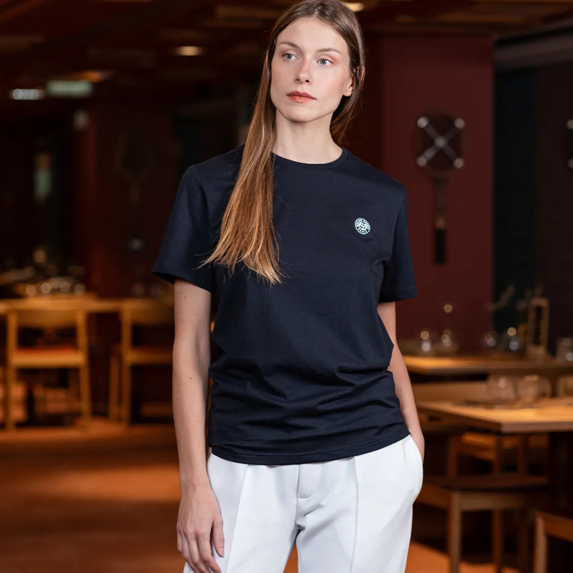 tshirt_essentiels_unisexe_rolandgarros__marine_3.webp Roland-Garros T Shirts & Débardeurs | T-shirts-T-shirt Essentiels Unisexe - Marine