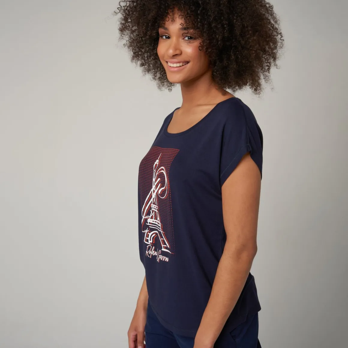 tshirt_femme_tour_eiffel_rolandgarros__marine_4.webp Roland-Garros T Shirts & Débardeurs-T-shirt femme Tour Eiffel - Marine
