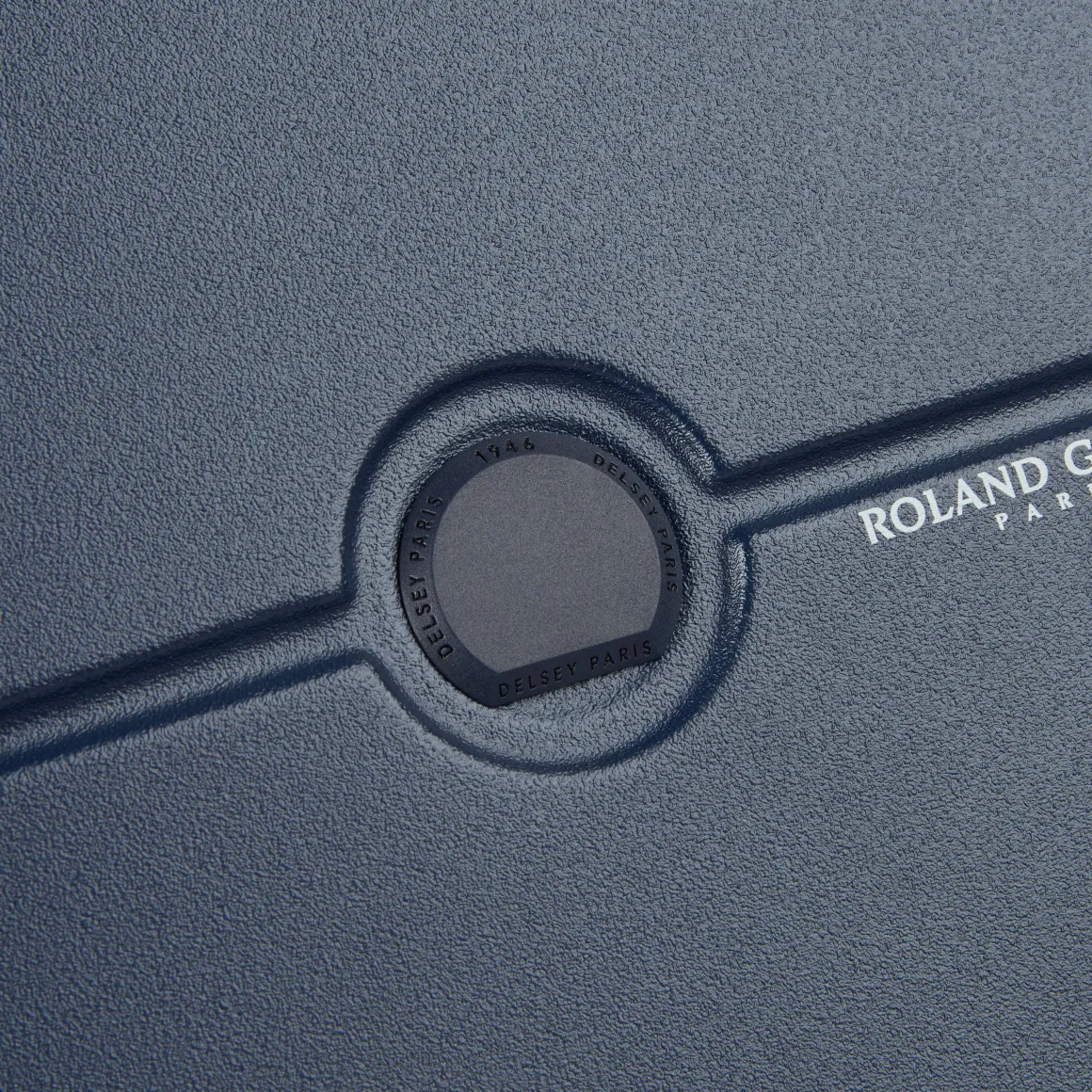 valise_cabine_cm_delsey_x_rolandgarros__marine_8.webp Roland-Garros Bagageries-Valise Cabine (55cm) Delsey x - Marine